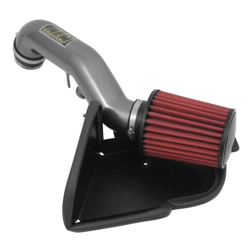 Układ dolotowy zimnego powietrza AEM 21-802C – Audi A3 2015–2020 / Audi A3 2016 / Audi A3 Quattro 2015–2020 / Audi S3 2017–2020 / Audi Q3 2018–2022 / Volkswagen Golf GTI 2016–2025 / Volkswagen Jetta GLI 2019–2025 / Volkswagen Arteon 2019–2022 / Volkswagen Golf Alltrack 2017–2019 / Volkswagen Golf R 2016–2019 / Volkswagen Golf SportWagen 2019 — zdjęcie 1